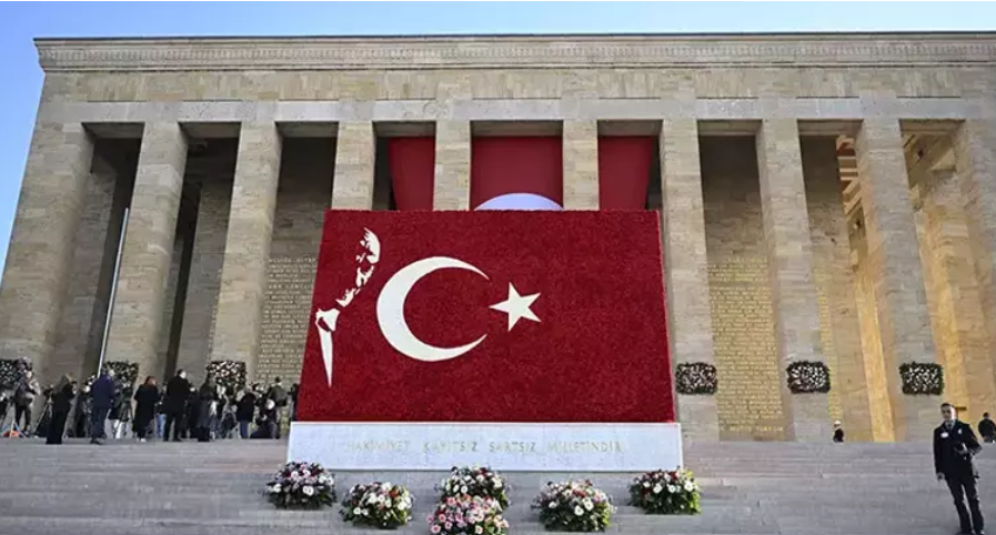 Atatürk'ü saygıyla anıyoruz... Erdoğan ve devlet erkanı Anıtkabir'i ziyaret etti: Büyük Türkiye vizyonuyla yolumuzda ilerliyoruz.