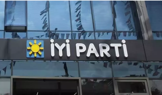 İYİ Parti'de yeni istifalar                                  