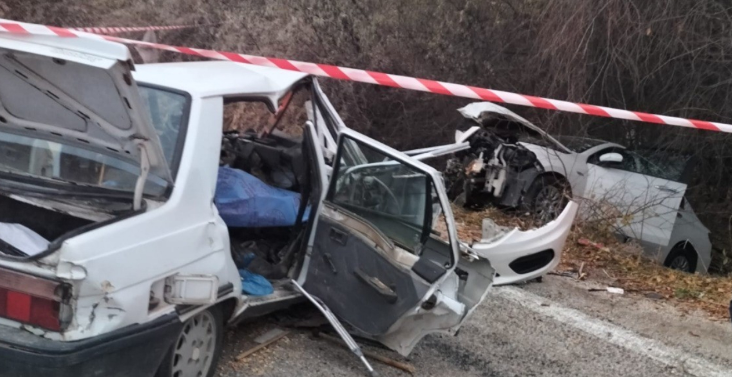 Konya’da iki otomobil kafa kafaya çarpıştı: 2 ölü, 3 yaralı