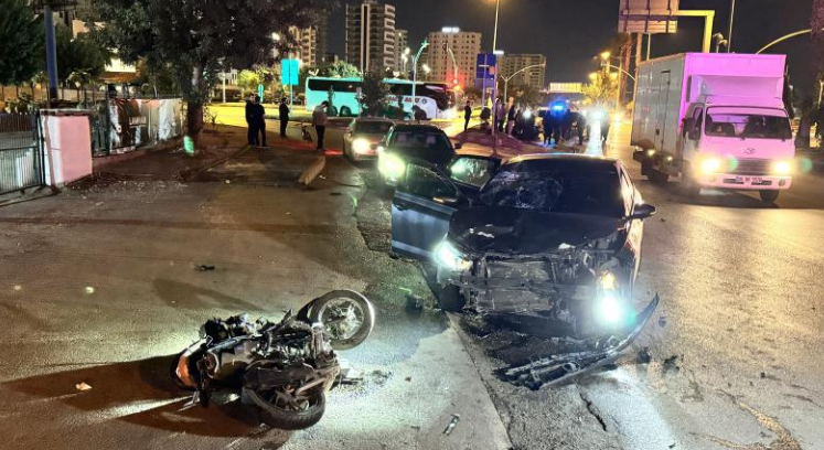 Otomobille çarpışan motosikletin sürücüsü yaşamını yitirdi.